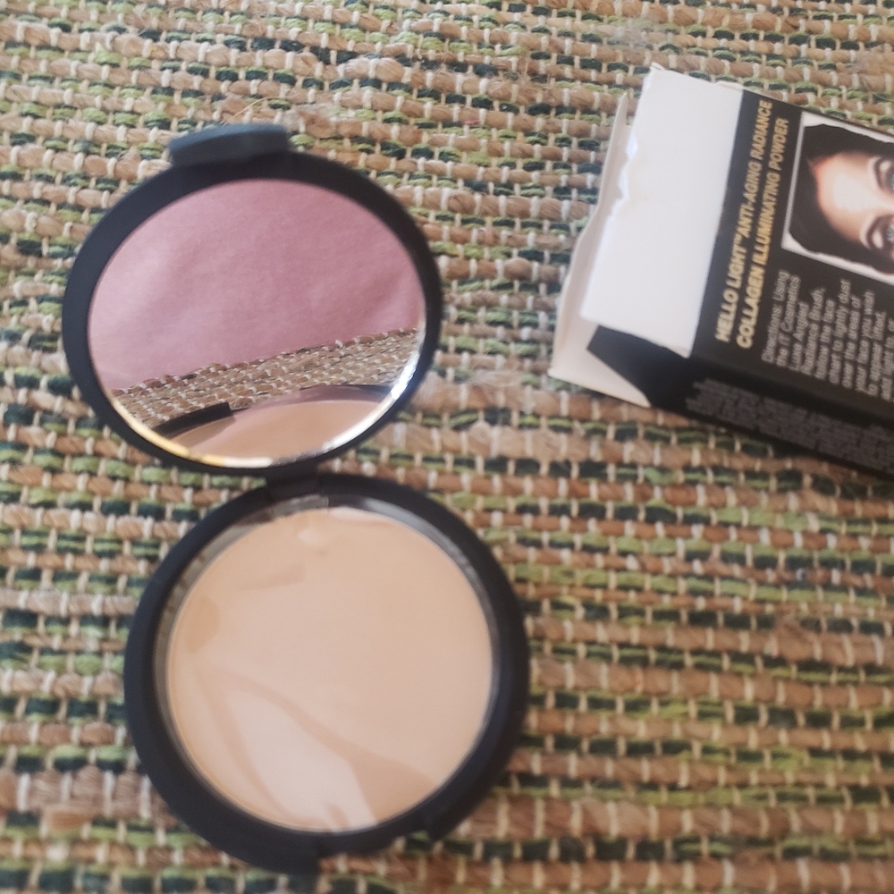 IT Cosmetics Hello Light Radiance Powder New! - Picture 4 of 4